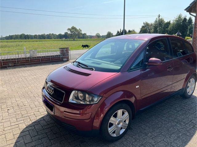 Audi A2, Benziner, rot metallic 140t km