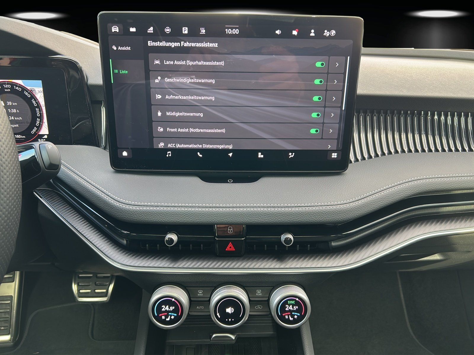 Fahrzeugabbildung SKODA Superb 1.5 TSI iV Sportline/PANO/AHK/HUD/ACC/360