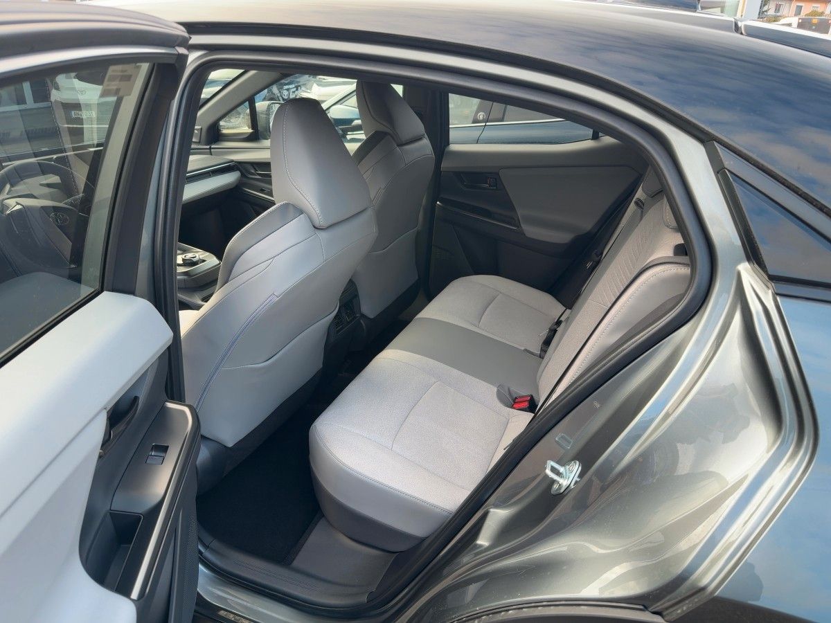 Fahrzeugabbildung Toyota C-HR+ 4x4 Lounge *Sky+Soundpaket *ACC *LED *SHZ*