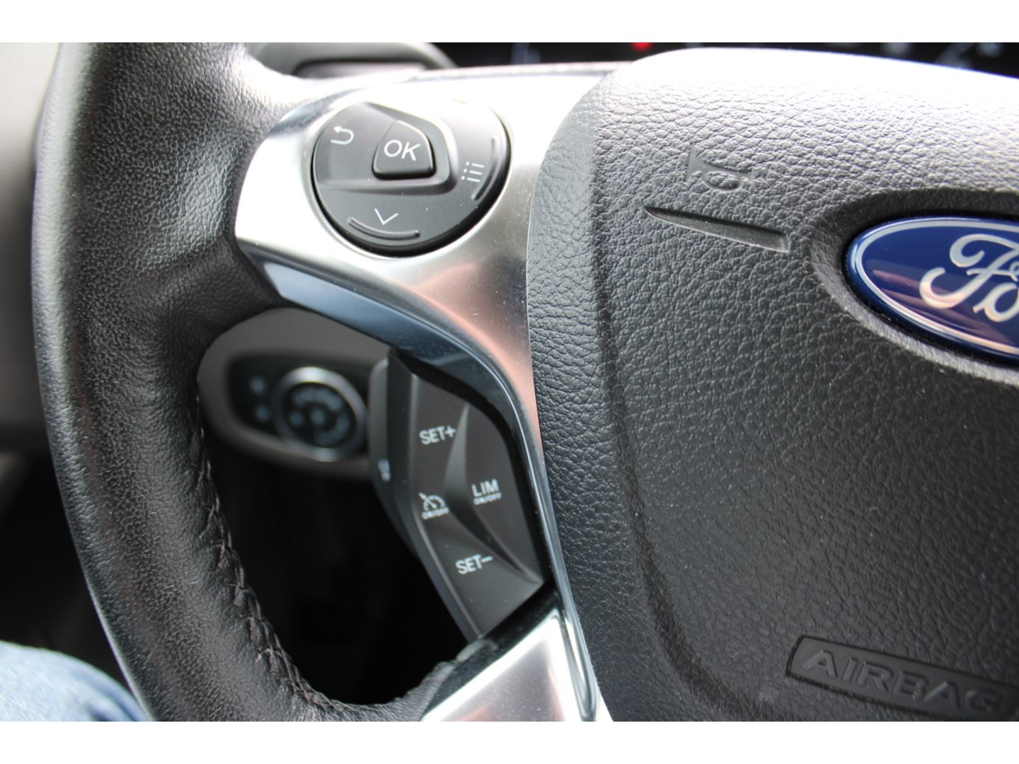 FORD Tourneo Connect 1.5 TDCi Titanium Xenon Navi AHK - Image 17