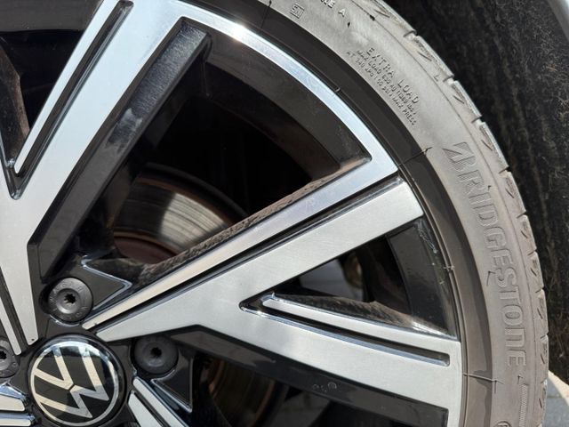 Golf 8 VIII R-Line 1.5 eTSI Navi ACC Apple CarPl