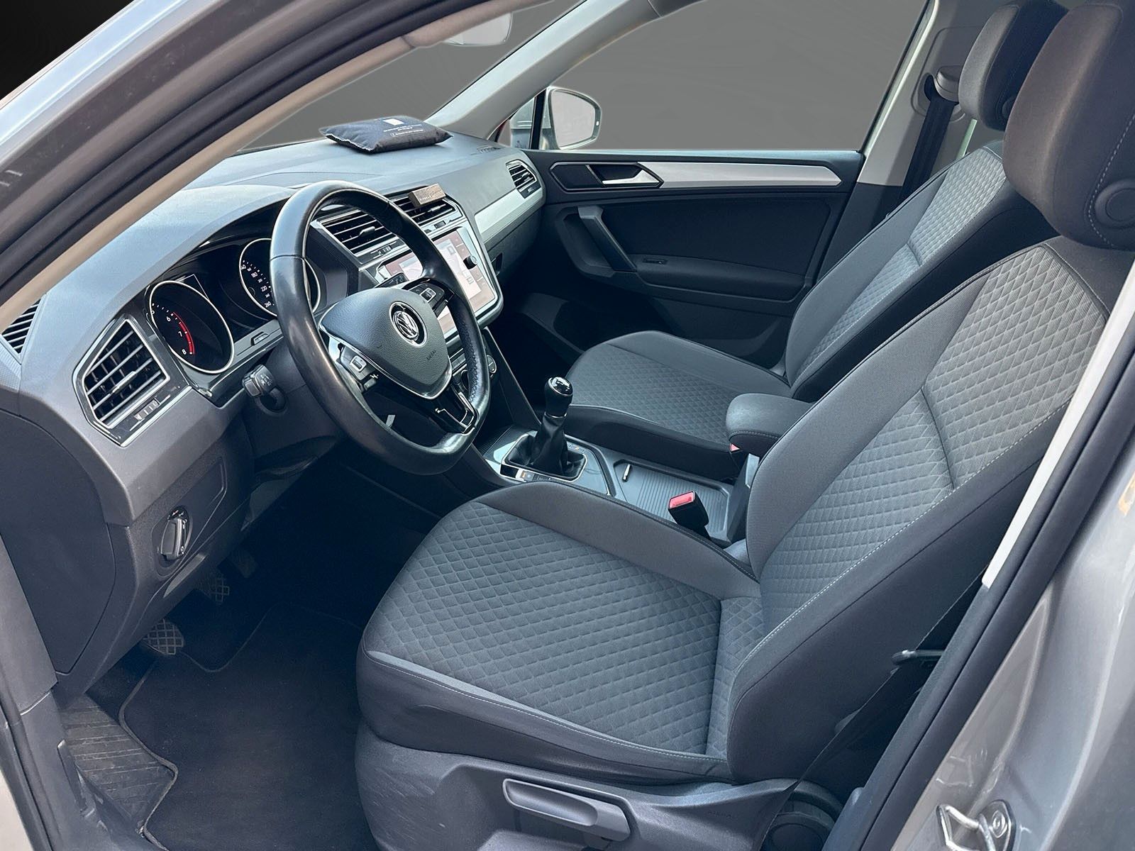 Fahrzeugabbildung Volkswagen Tiguan Comfortline *ACC*AHK*Carplay*Navi*DAB+
