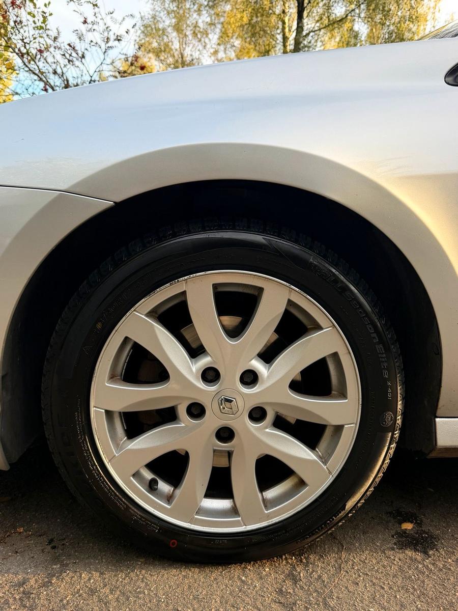 Renault Laguna 2010 — photo 5