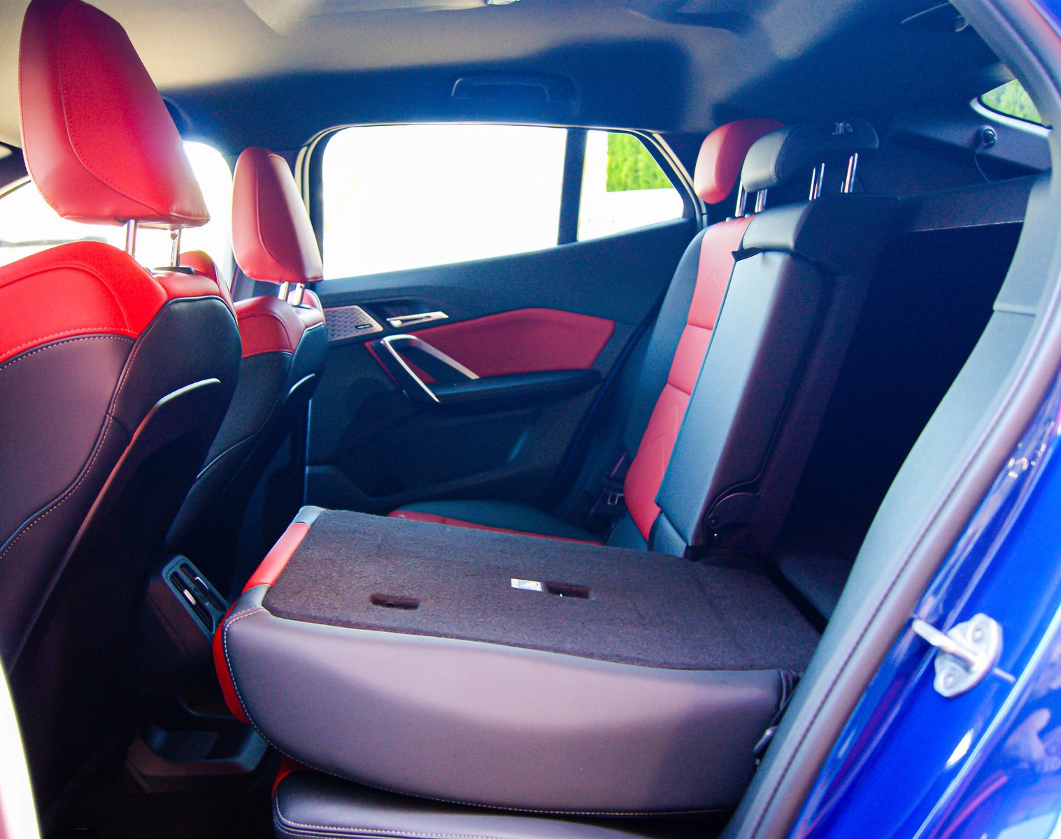 Fahrzeugabbildung BMW X2 20 i sDrive M Sport Pro IconicGlow Coral Rot
