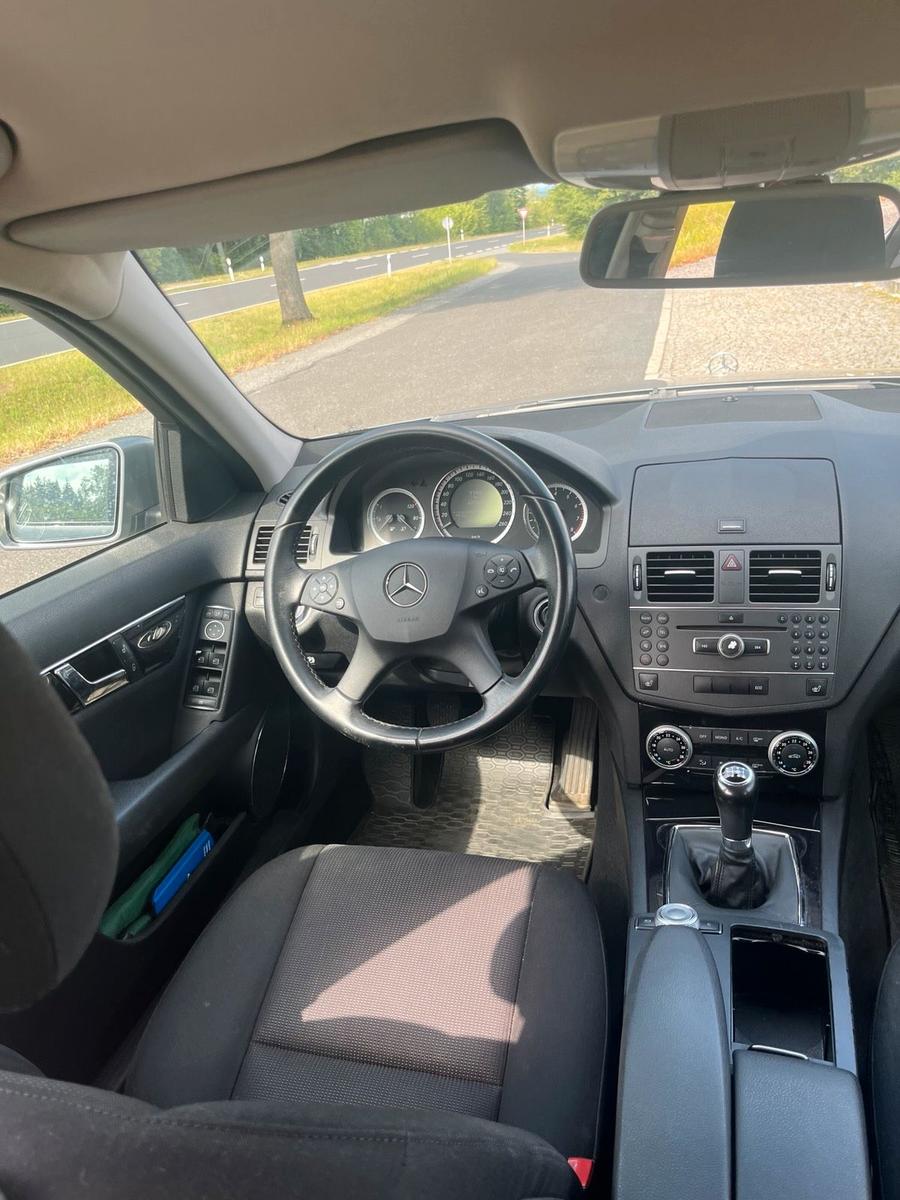 Mercedes-Benz C180 2010 — photo 10