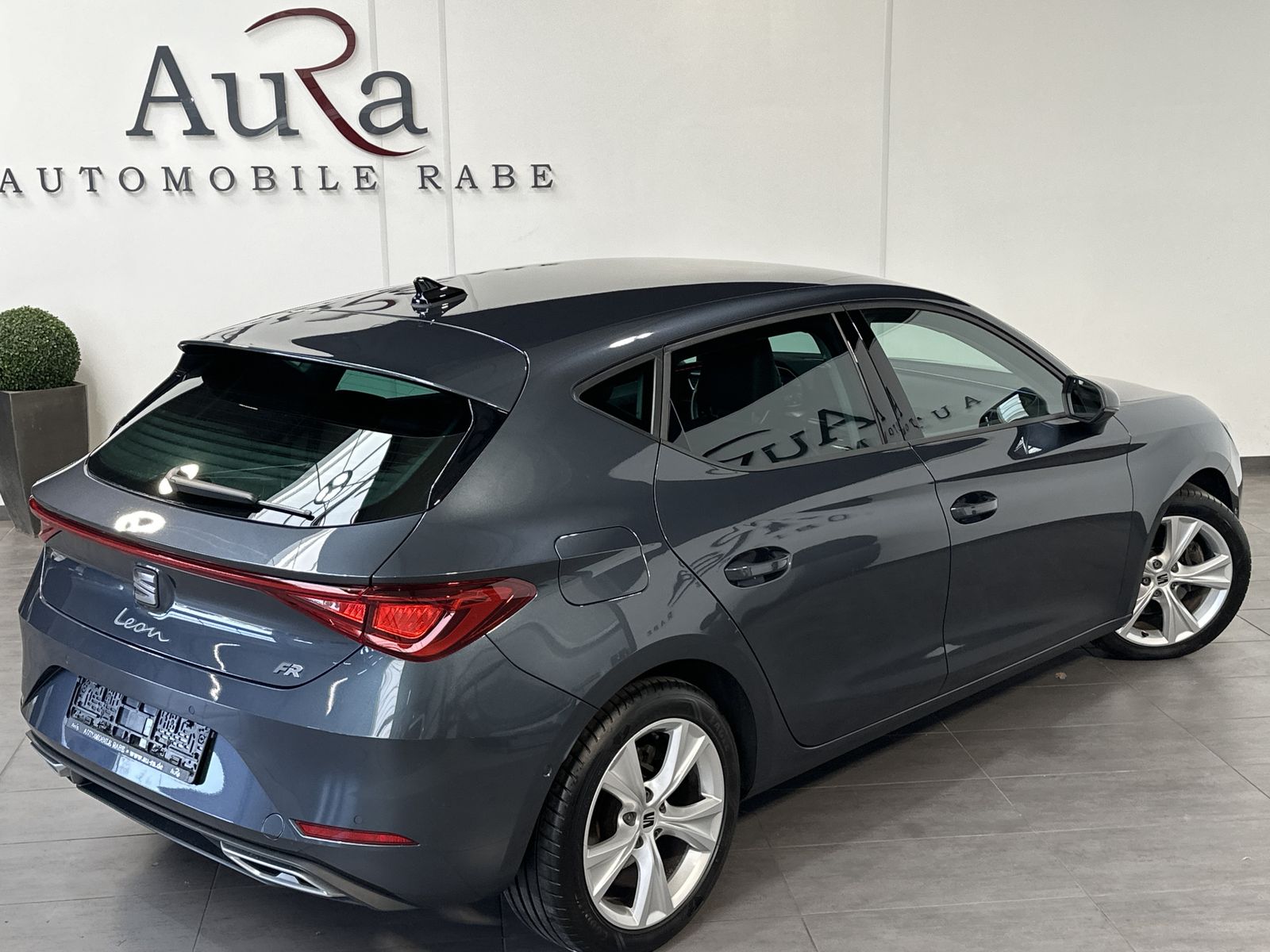 Fahrzeugabbildung SEAT Leon 2.0 TDI DSG FR NAV+LED+ACC+CARPLAY+17ZO+1HD