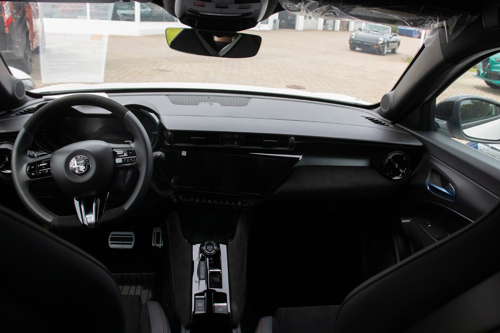 Fahrzeugabbildung Alfa Romeo Junior Q4 Ibrida 1.2 VGT  Prem+Tech+Sport-Paket