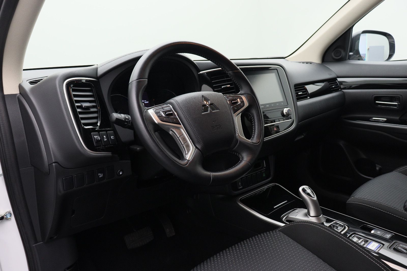 Fahrzeugabbildung Mitsubishi Outlander PHEV 2.4 Basis 4WD