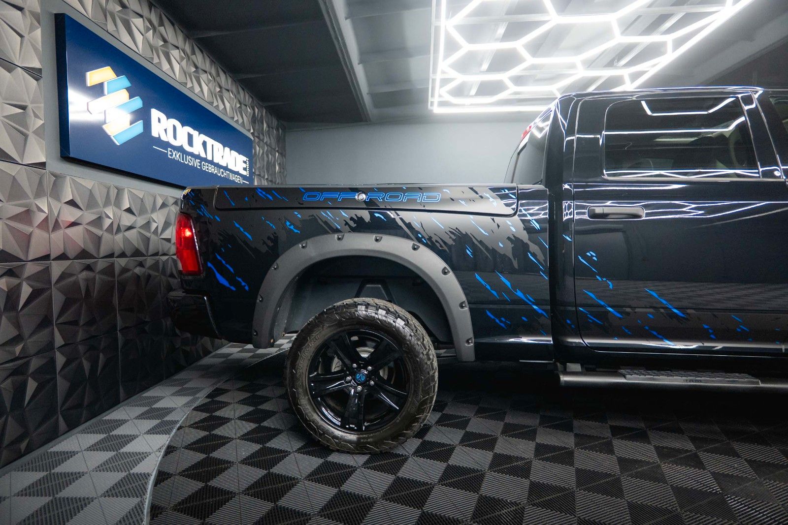 Fahrzeugabbildung Dodge RAM 5.7 V8 HEMI 4x4 OFFROAD Night LONGBED RAMBOX