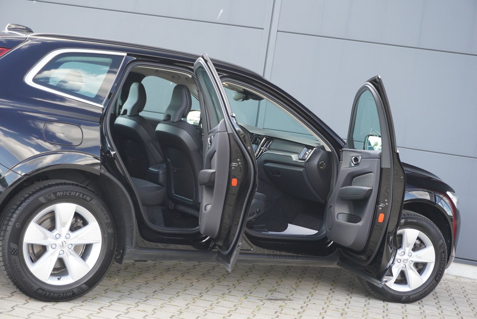 Volvo XC60 Core 2WD/Kamera/Navigation/LED/Virtual/DAB/ foto 8