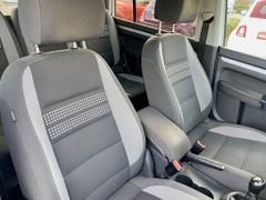 Fahrzeugabbildung Volkswagen Touran 1.6 TDI Life AAC NAVI SHZ PDC VORN ALU