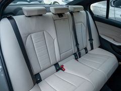 BMW 330 – 27 / 32