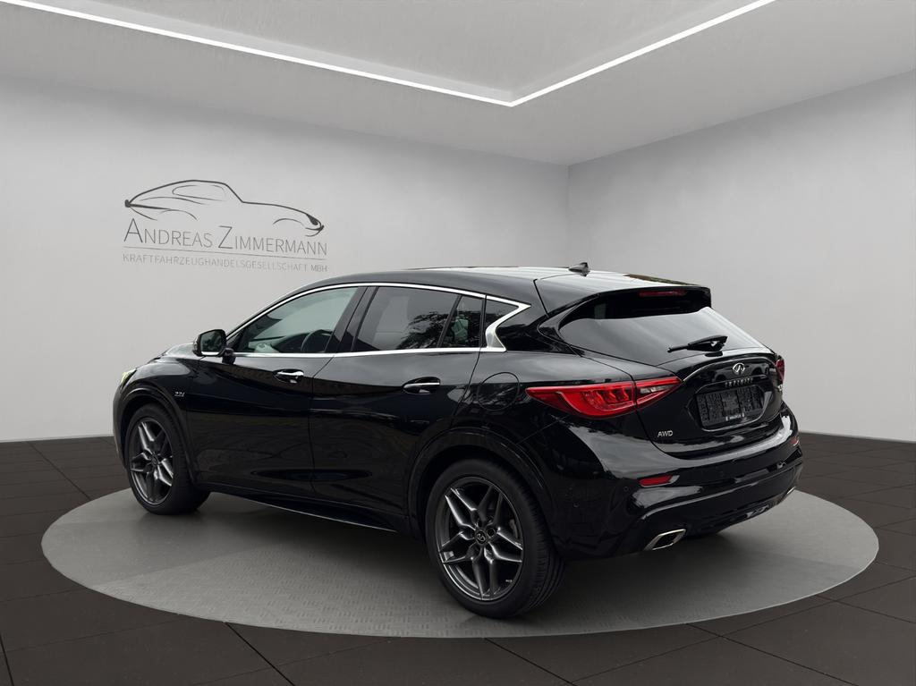 Infiniti Q30