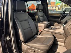 CHEVROLET Suburban 5.3l V8 Premier 4x4*LED*Panodach
