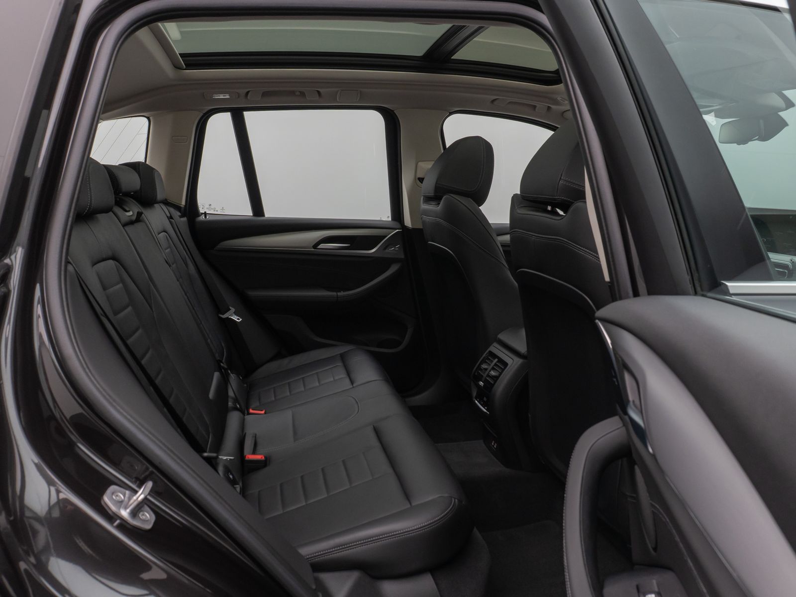 Fahrzeugabbildung BMW X3 xD20d Panorama Kamera DAB HiFi Komfort Alarm