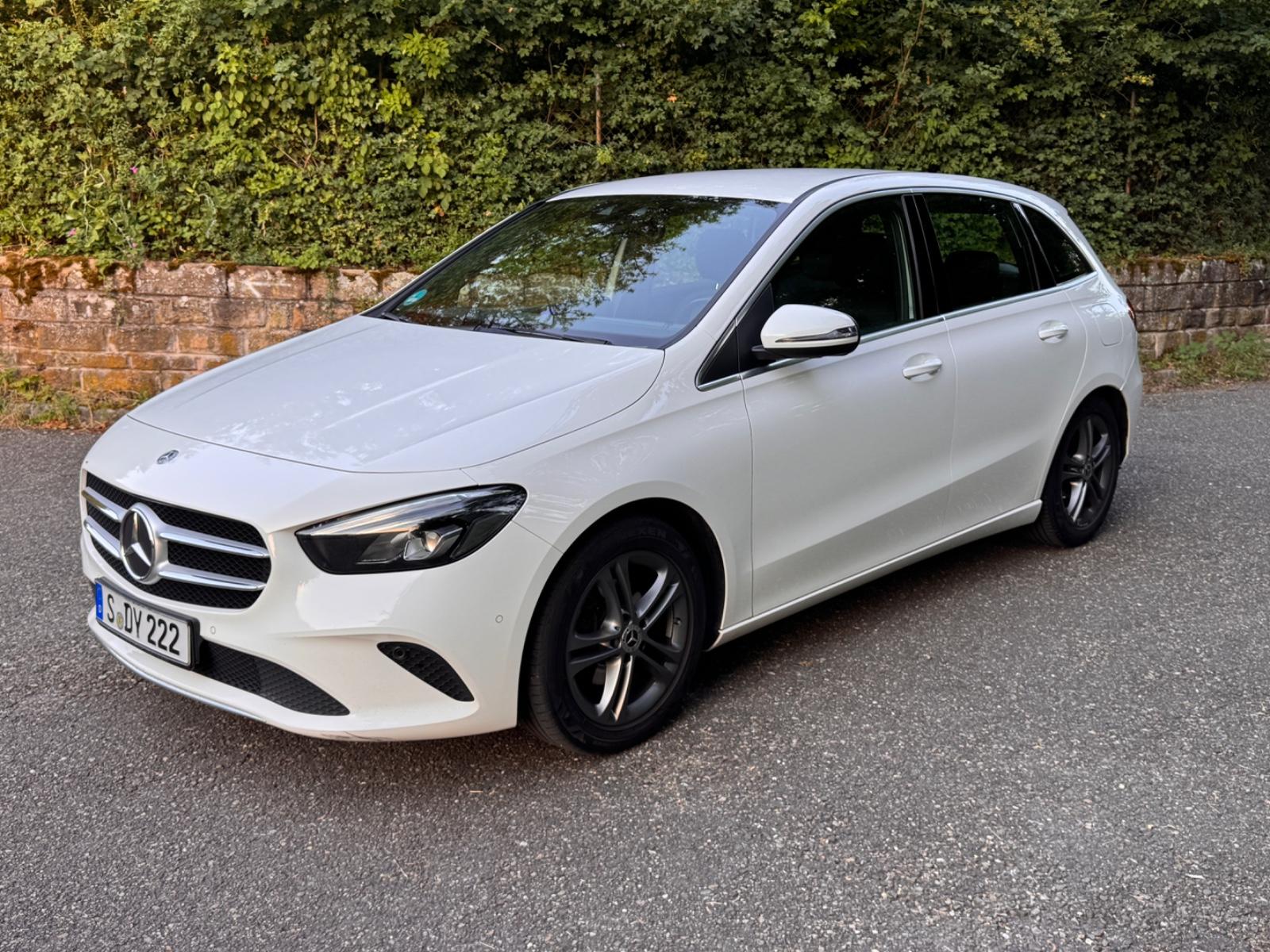 Mercedes-Benz B 180