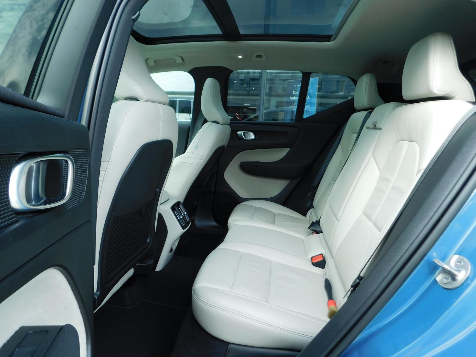 Fahrzeugabbildung Volvo XC40 B4 Ultimate Bright