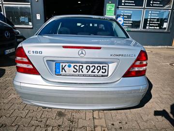 صورة 6 لـ 2006 Mercedes-BENZ C 180