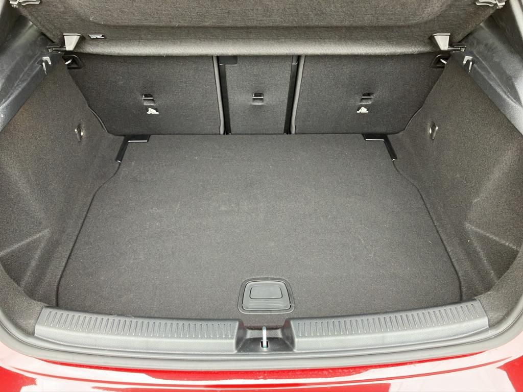 Fahrzeugabbildung Mercedes-Benz A 180 AMG*NIGHT*PANO*MULTIB*AHK*KAM*LENKR.-HEIZ