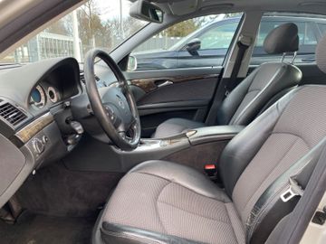 Fahrzeugabbildung Mercedes-Benz E 200 Kompressor Avantgarde*SHZ*PDC*Tempomat*