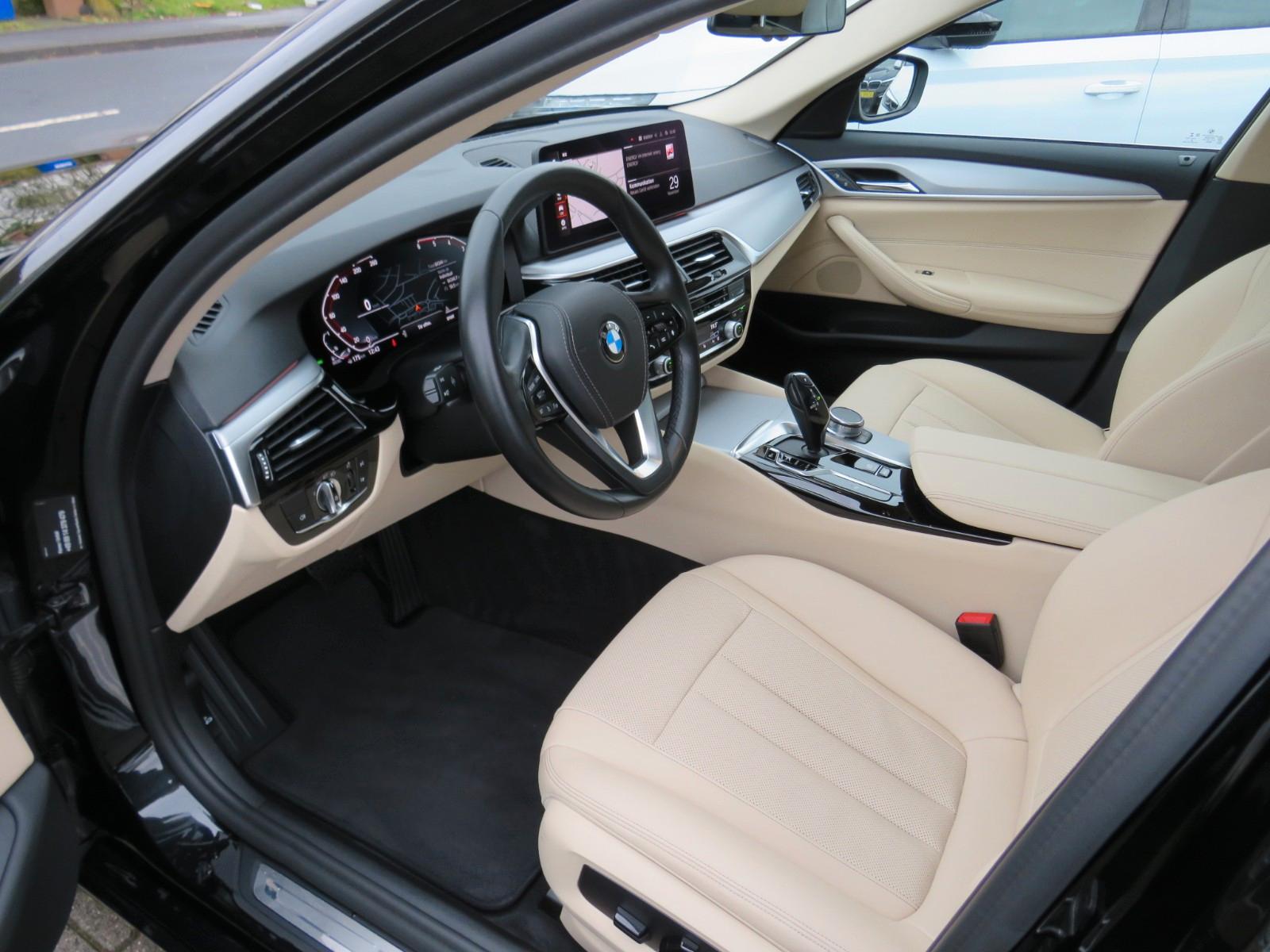 BMW 520dA touring *1.HAND PANO *AHK *KAMERA