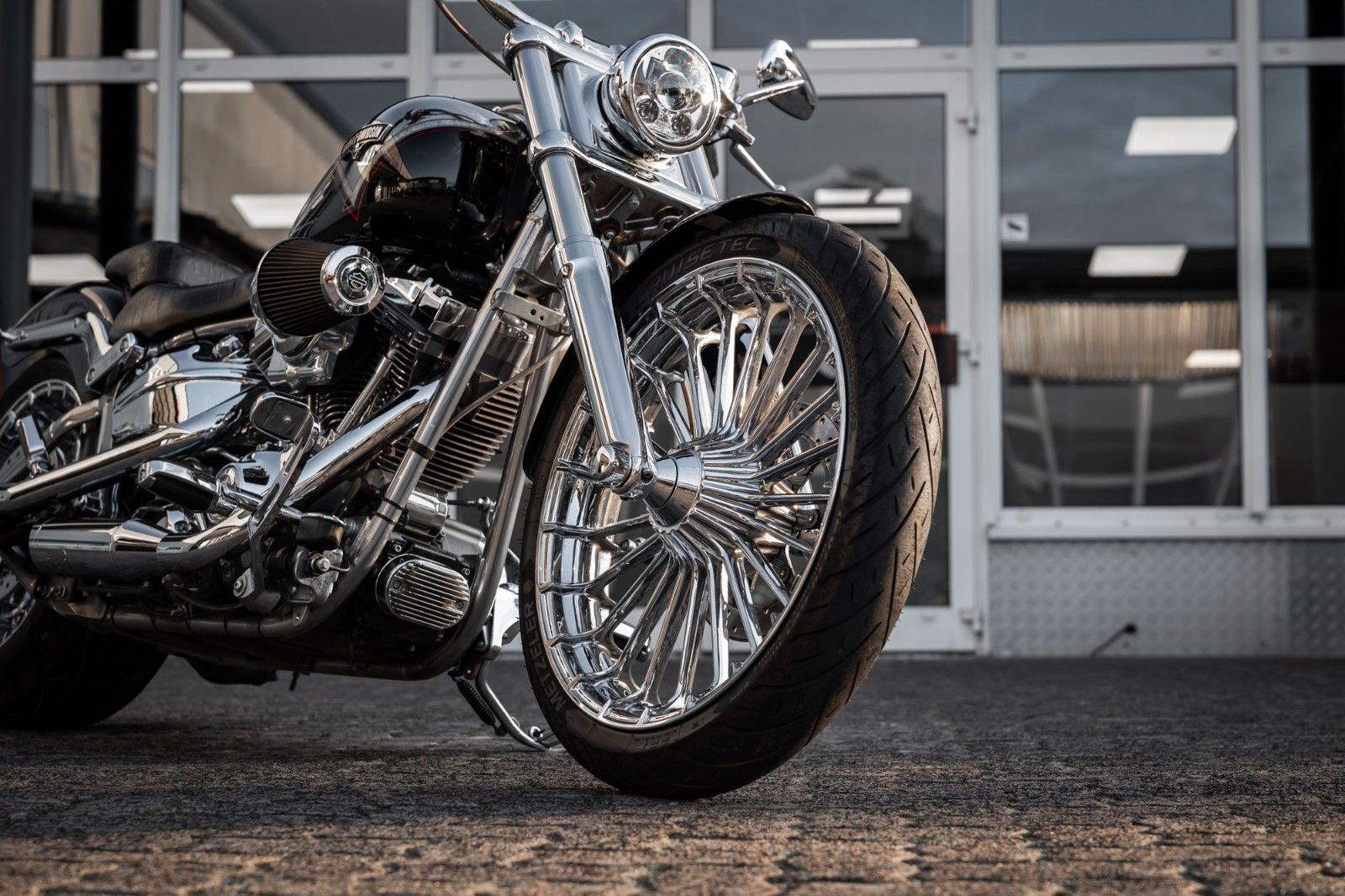 Fahrzeugabbildung Harley-Davidson CVO BREAKOUT FXSBSE -Jekill&Hyde