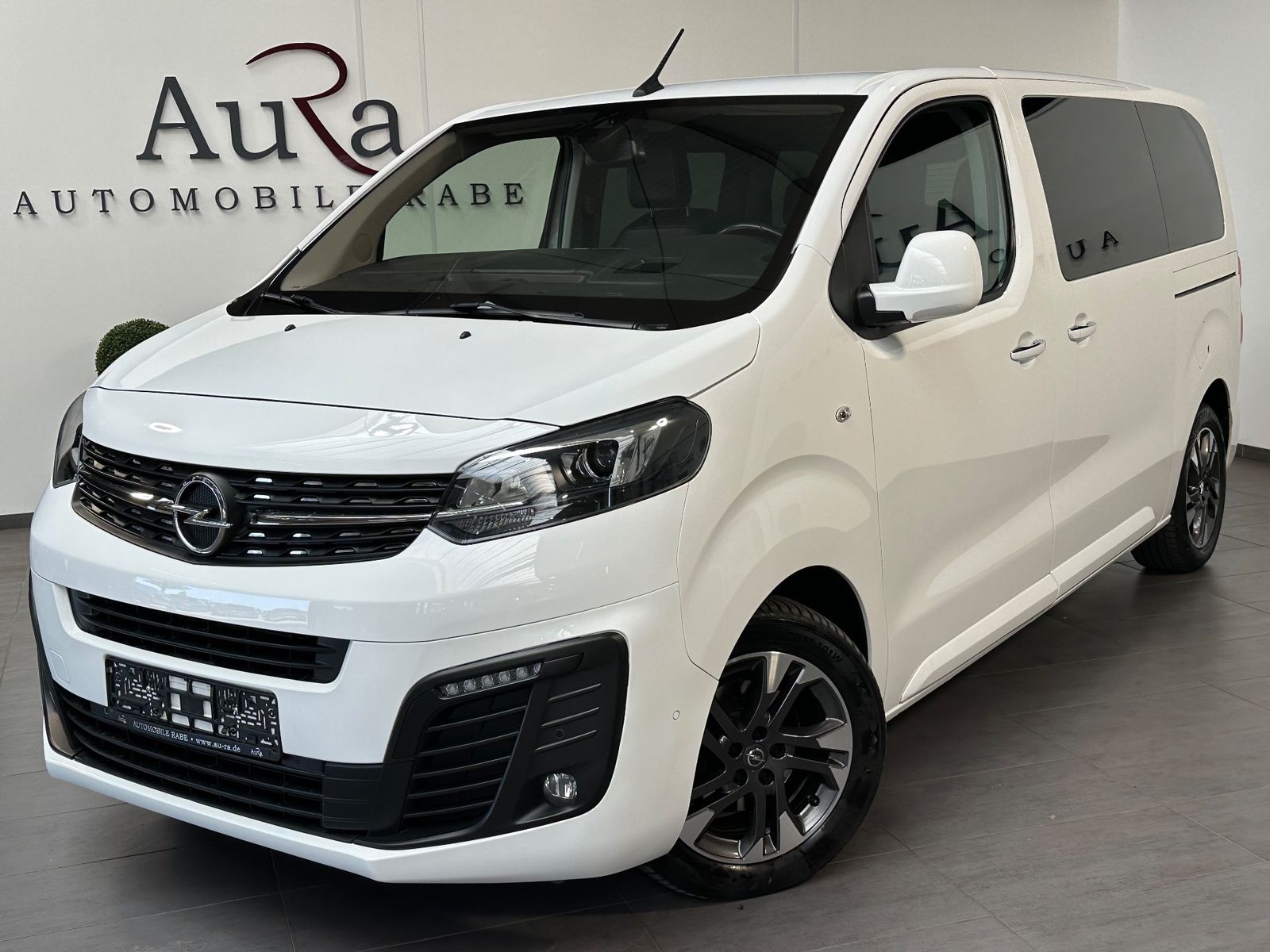 Fahrzeugabbildung Opel Zafira Life L2H1 2.0 Diesel NAV+PANORAMA+AHK+HUD