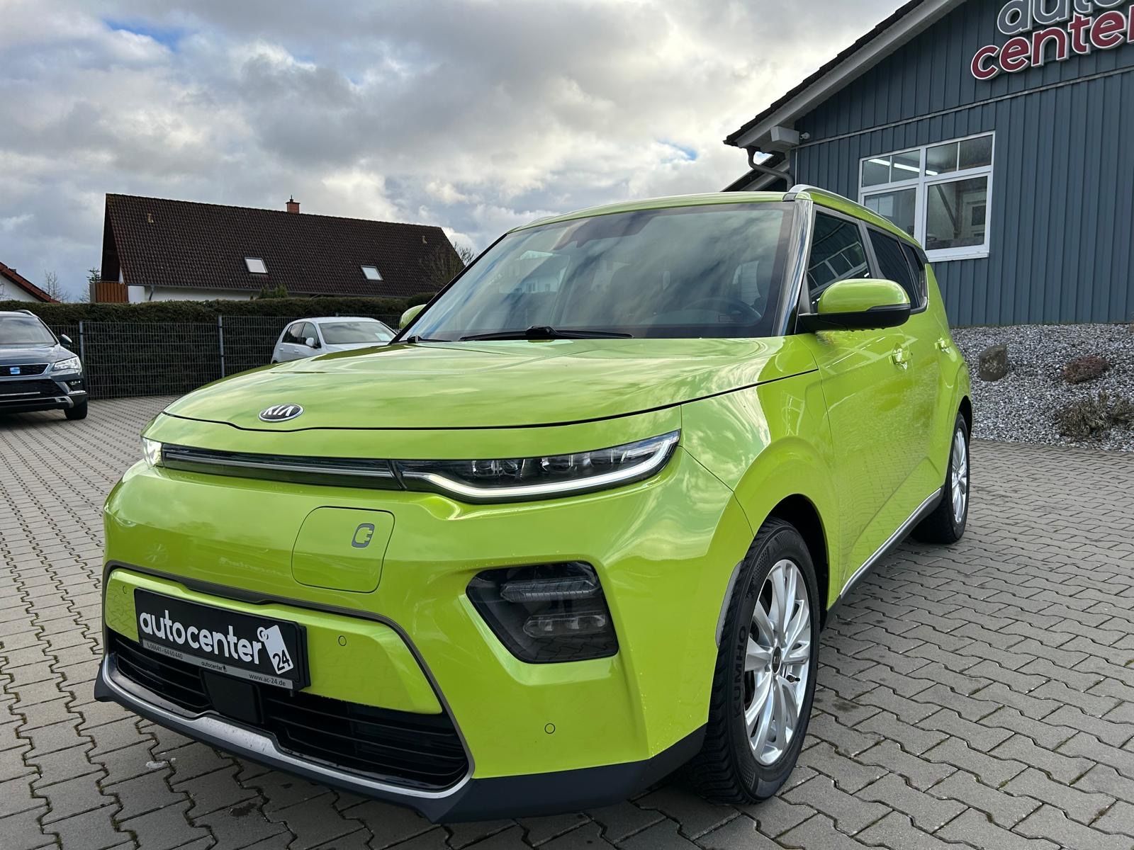 Fahrzeugabbildung Kia e-Soul°64 kWh°CCS°3 Phasen°1.Hand°Kamera°LED°