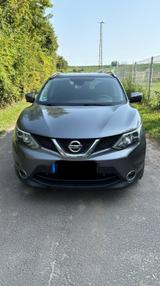 Nissan Qashqai 1.2 Tekna, AHK, Pano, Navi - Nissan Qashqai mit Benzin-Antrieb: Limousine
