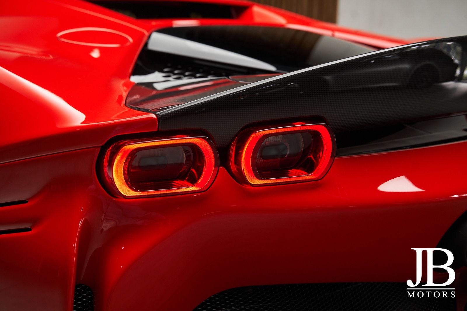 Fahrzeugabbildung Ferrari SF90 Stradale Full Carbon Lift Racing Seats JBL