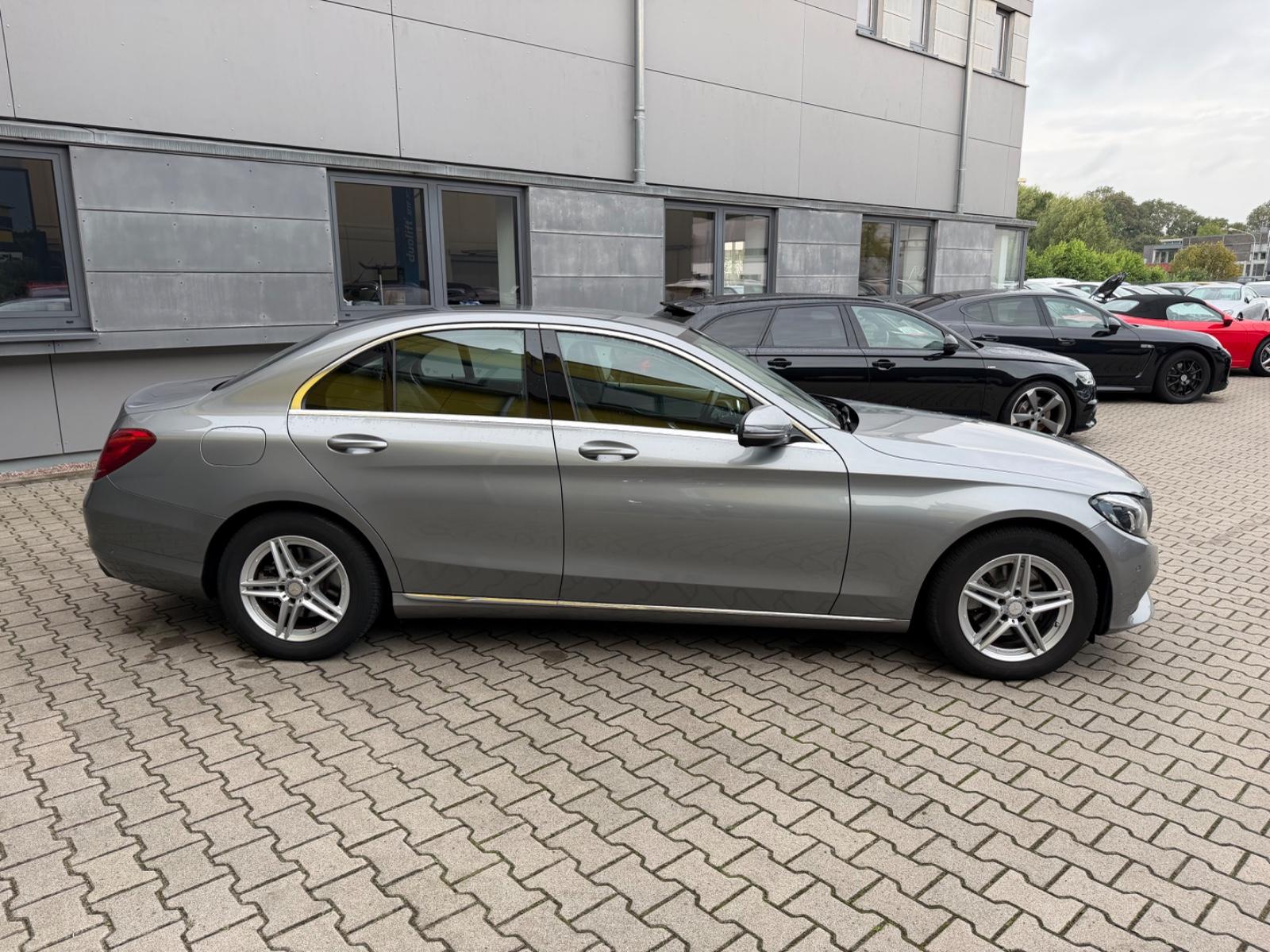 Mercedes-Benz C 180 CGI/LIMOUSINE/AHK/LEDER/SHZ/AUTOMATIK