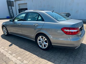 Mercedes E 200 - 4
