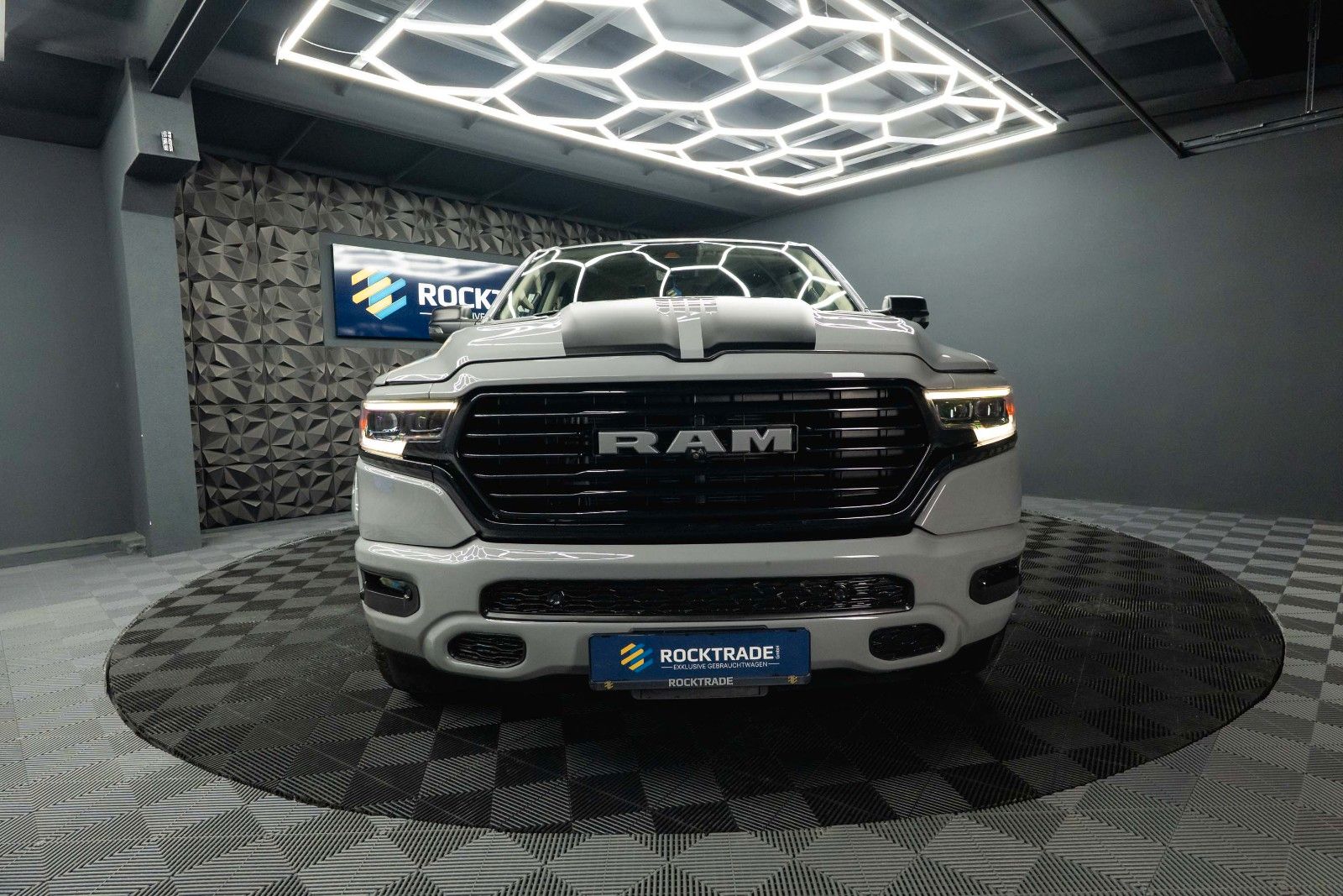 Fahrzeugabbildung Dodge RAM 5.7 V8 HEMI 4x4 LIMITED Offroad 100% Options
