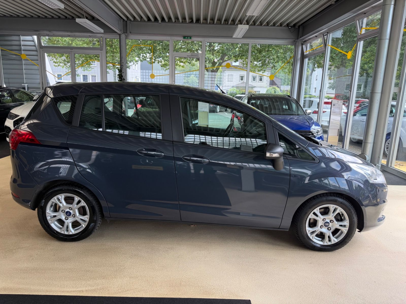 Fahrzeugabbildung Ford B-Max B-MAX Sync Edition