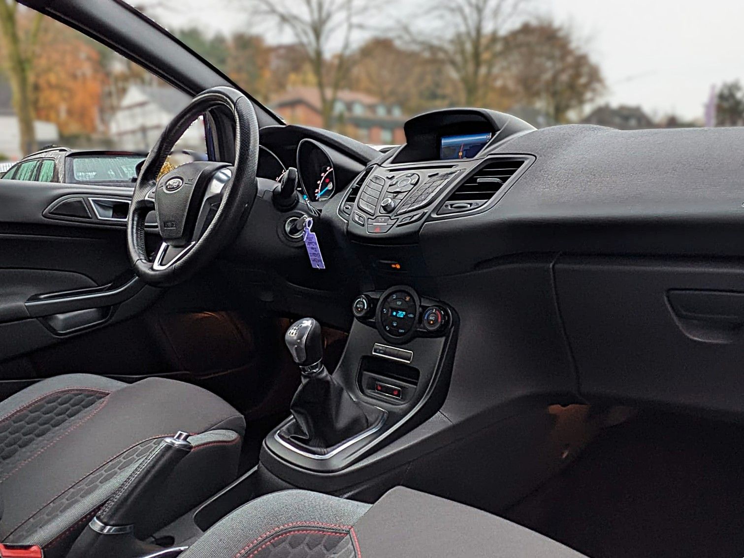 Fahrzeugabbildung Ford Fiesta ST-Line KLIMAAUT NAVI SITZH. 1.Hd