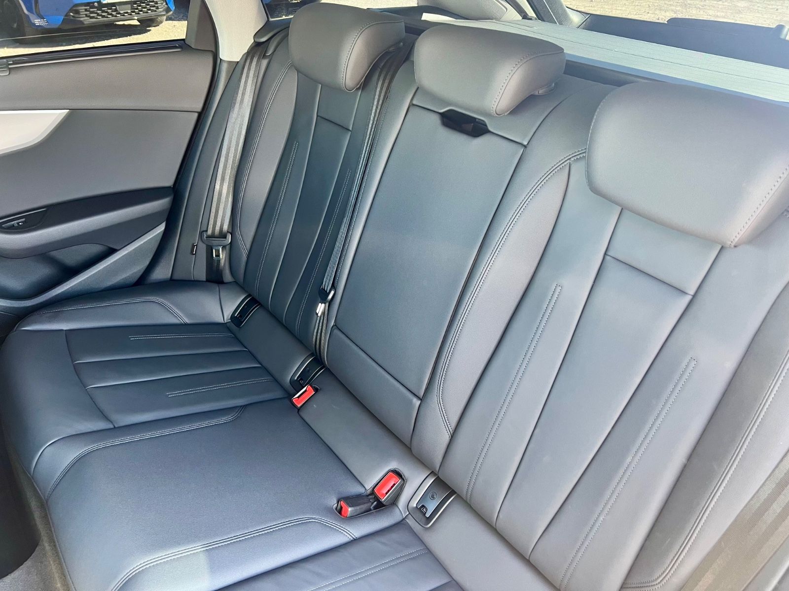 AUDI A4 Avant TDI LEDER AHK LED SHZ NAVI KAMERA