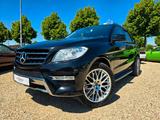 Mercedes-Benz ML 350 4MATIC AMG / 2. Hand / Schiebedach / 20" - Mercedes-Benz ML 350 in Leipzig