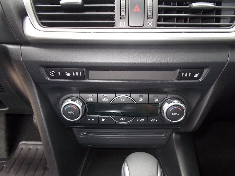 Fahrzeugabbildung Mazda 3 Signature+ G-120 AT NAVI RFK SHZ HUD LogIn Blu