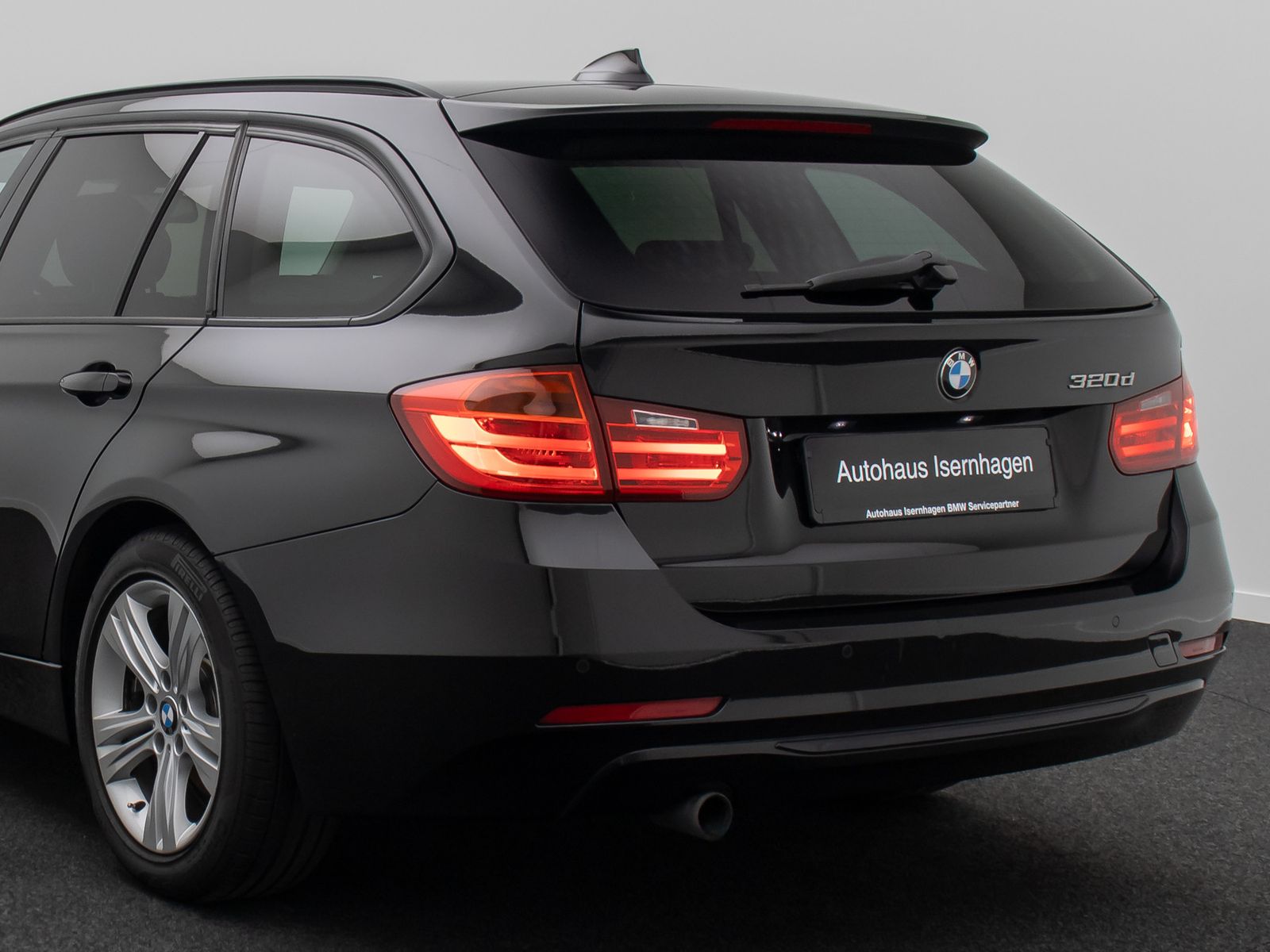 Fahrzeugabbildung BMW 320d Sport Line PDC Bi-Xenon HiFi NaviPro Lordos