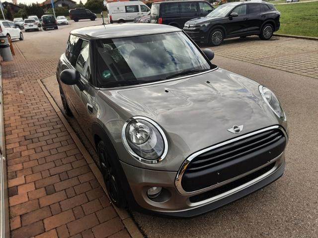 MINI Mini One Blackyard