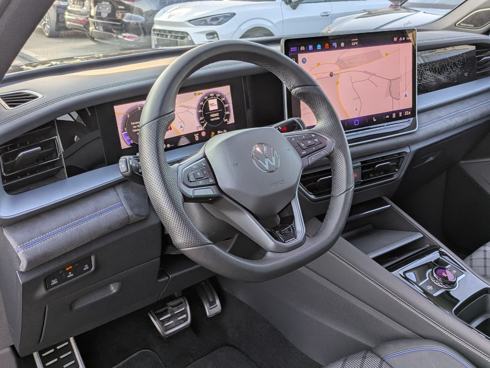 Fahrzeugabbildung Volkswagen Tayron 2.0 TDI 4M R-Line 7S*IQ-L.*PANO*HUD*AHK