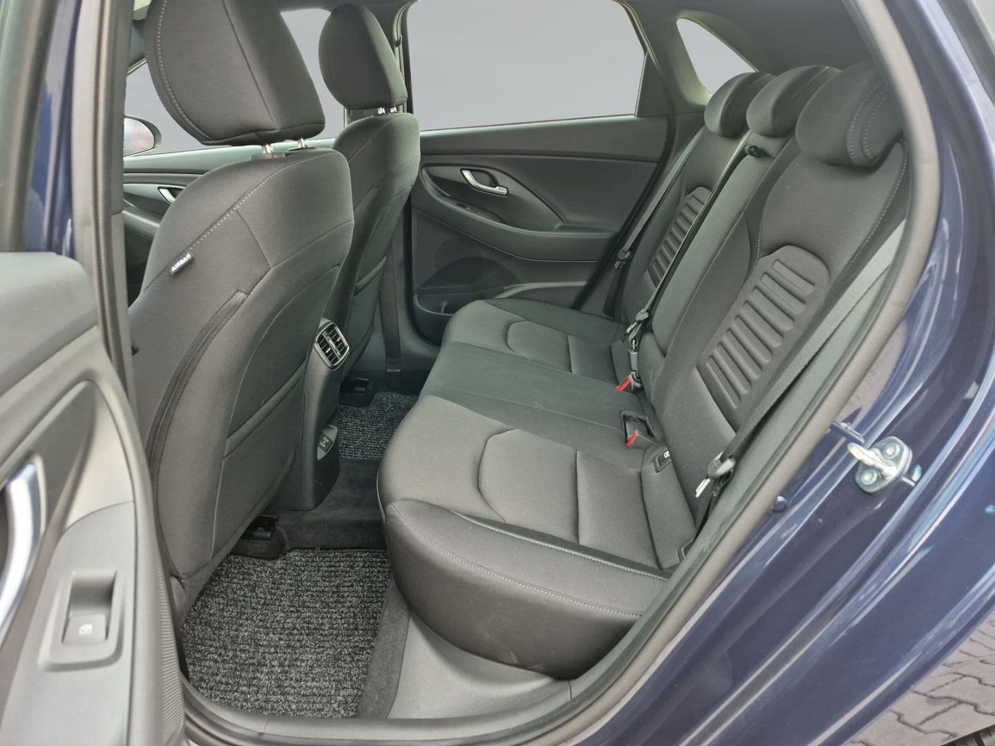 Hyundai i30 5-Türer 1.0T M/T ADVANTAGE SHZ LHZ LED Navi foto 10