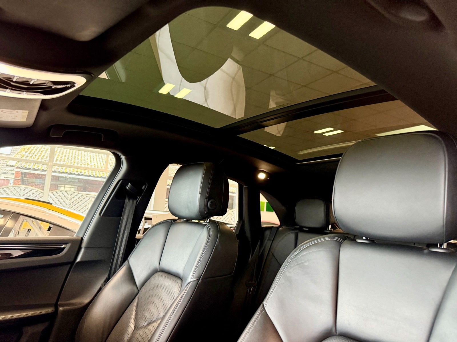 Fahrzeugabbildung Porsche Macan S Panorama/Kamera/DAB/20Zoll/APPROVED