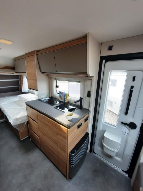 Fahrzeug Übersicht 9 Fahrzeugabbildung Dethleffs Nomad 460 EL Verfüg./Sparen Sie 5.183,- €