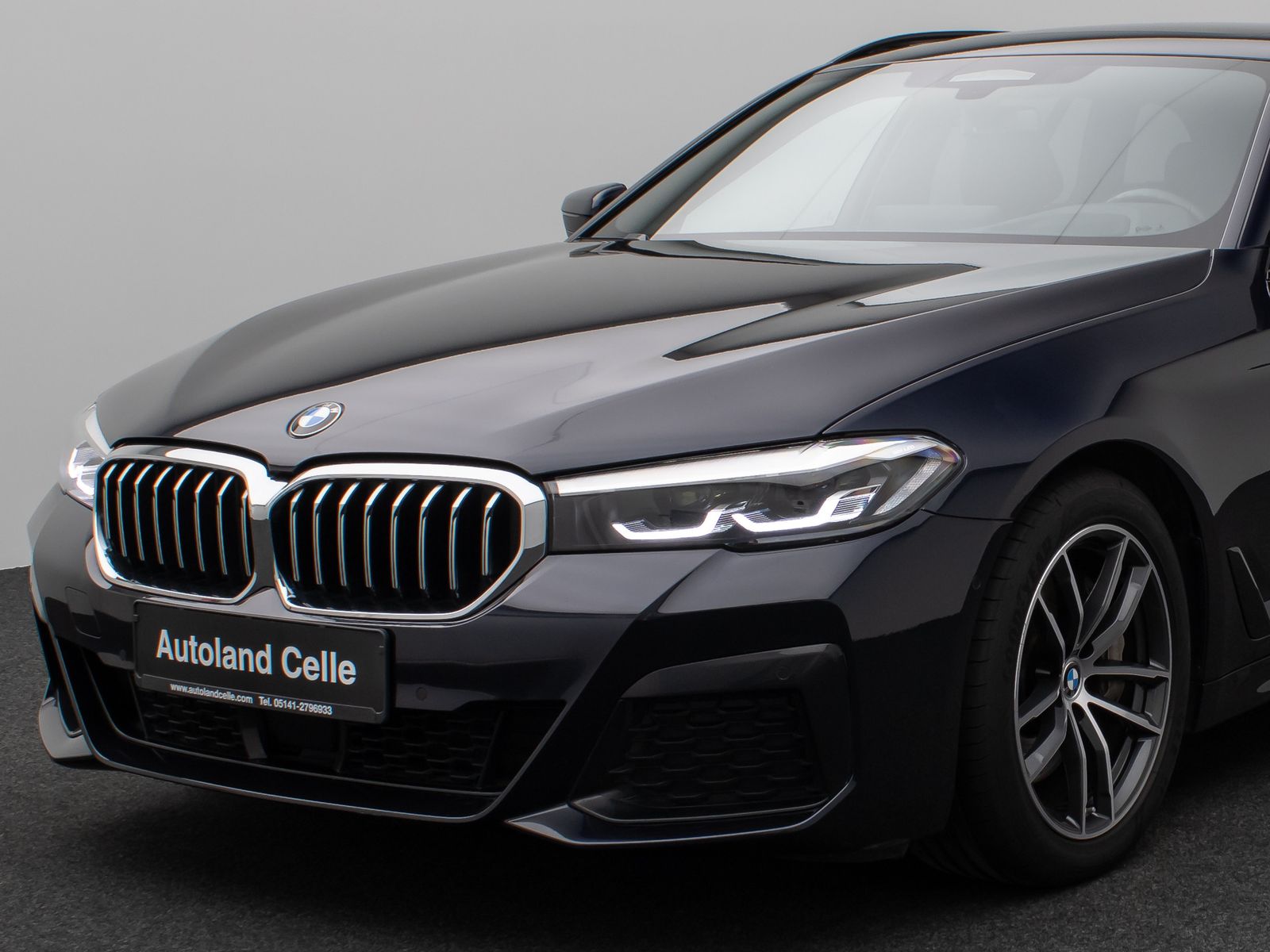 Fahrzeugabbildung BMW 530d xD M Sport Panorama Kamera HUD HiFi Komfort