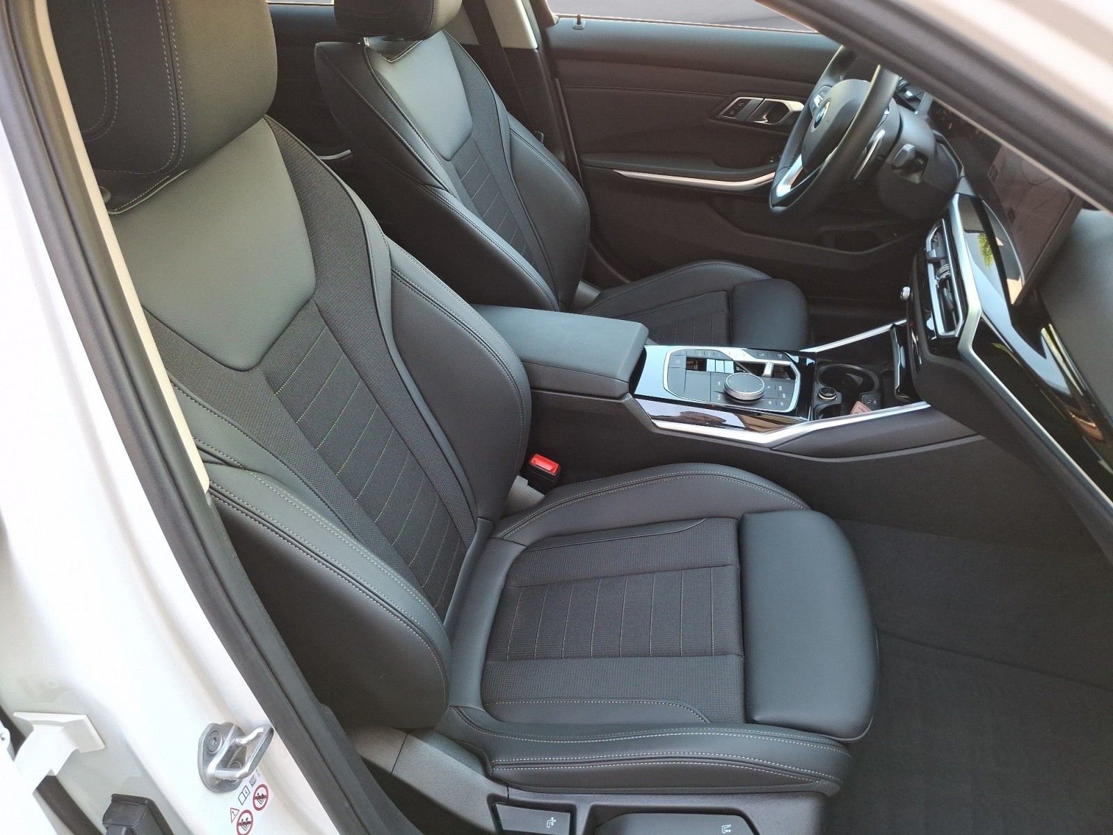 BMW 318d Automatik Innovationsp. Klimaaut. Glasdach foto 9