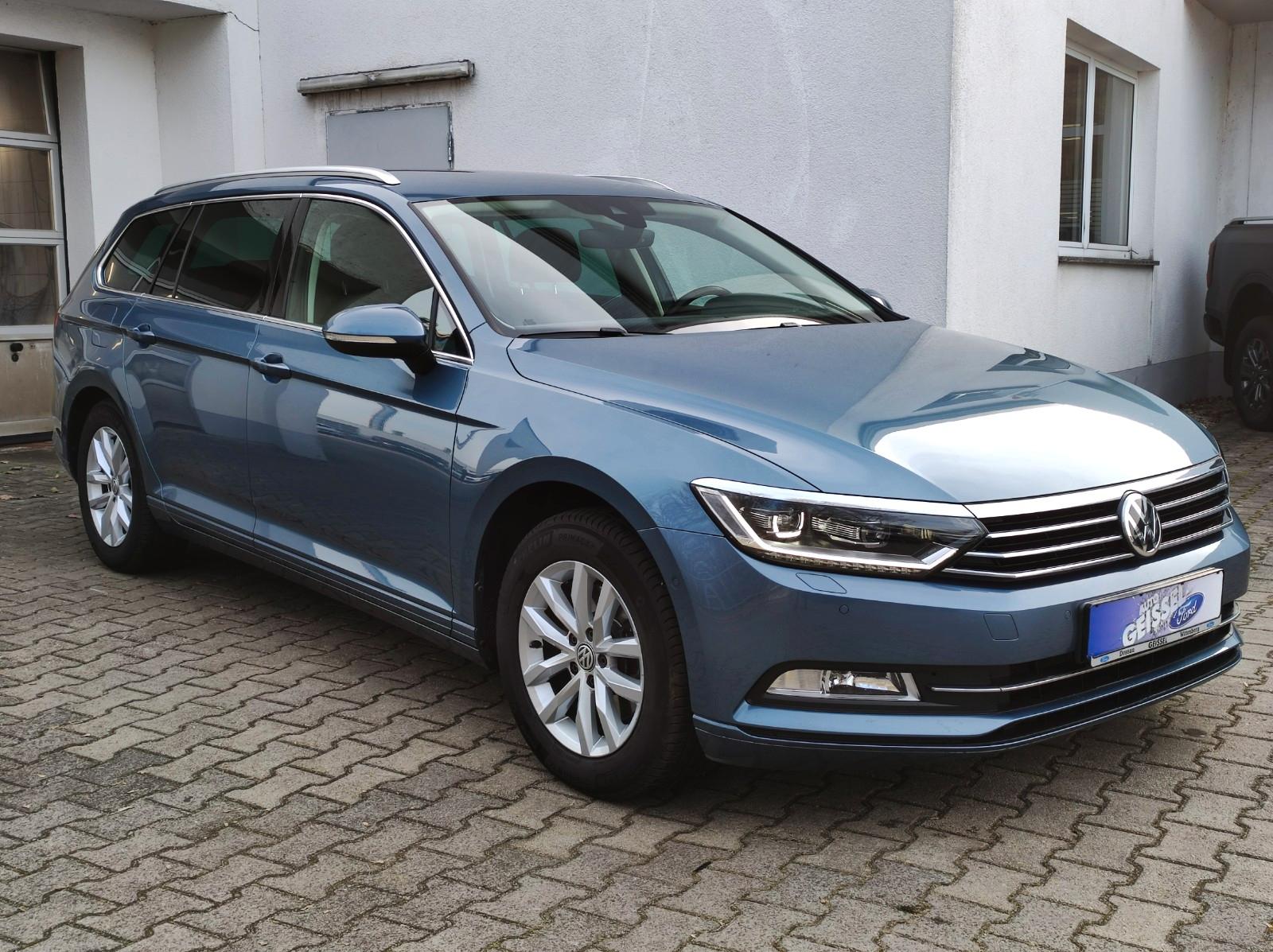 Volkswagen Passat Variant Comfortline,Navi.SHZ.PDC.ACC.AHK