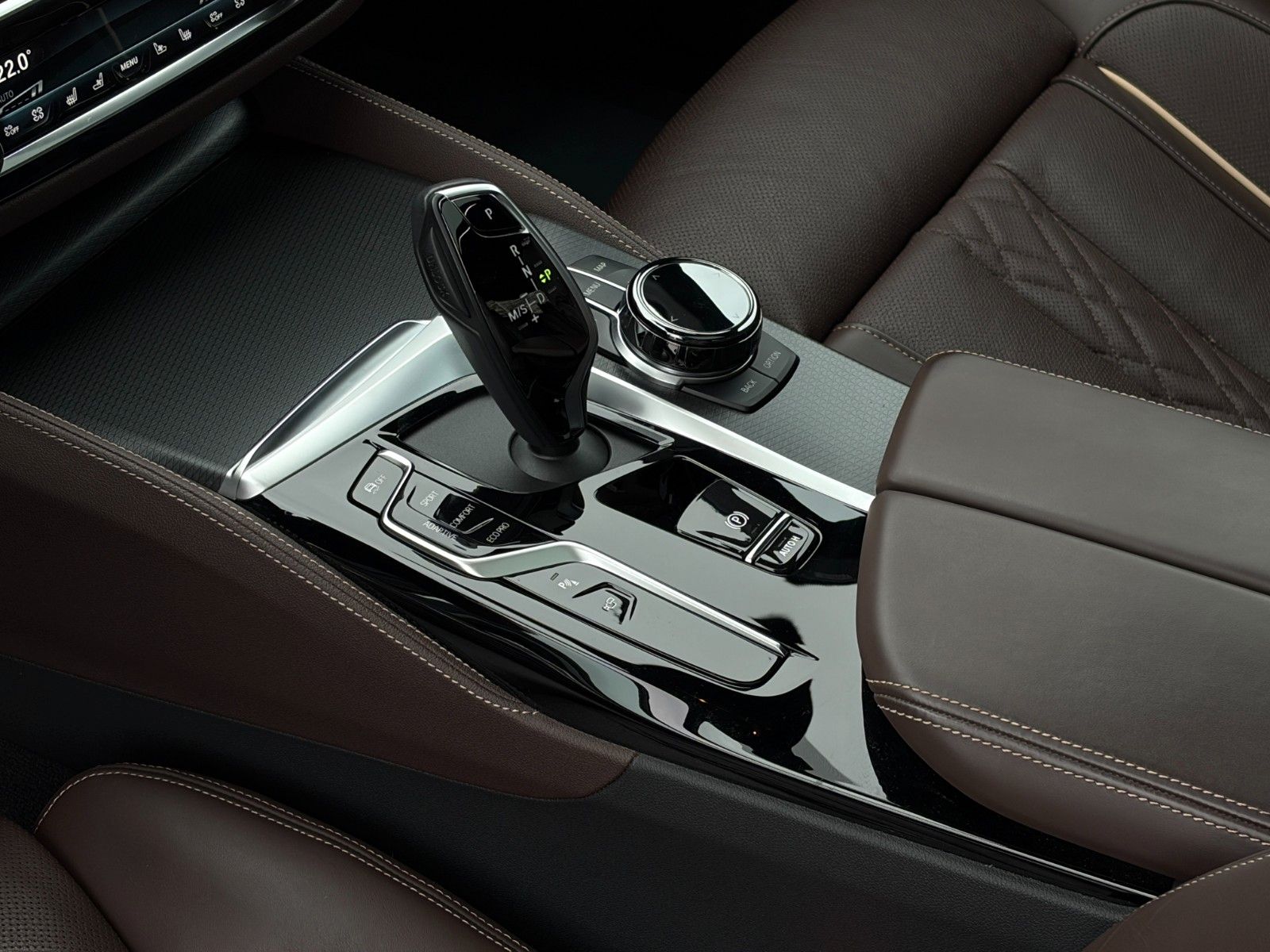 Fahrzeugabbildung BMW M550i xDr M Sport Pro Laser HuD 360° StdHzg GSD