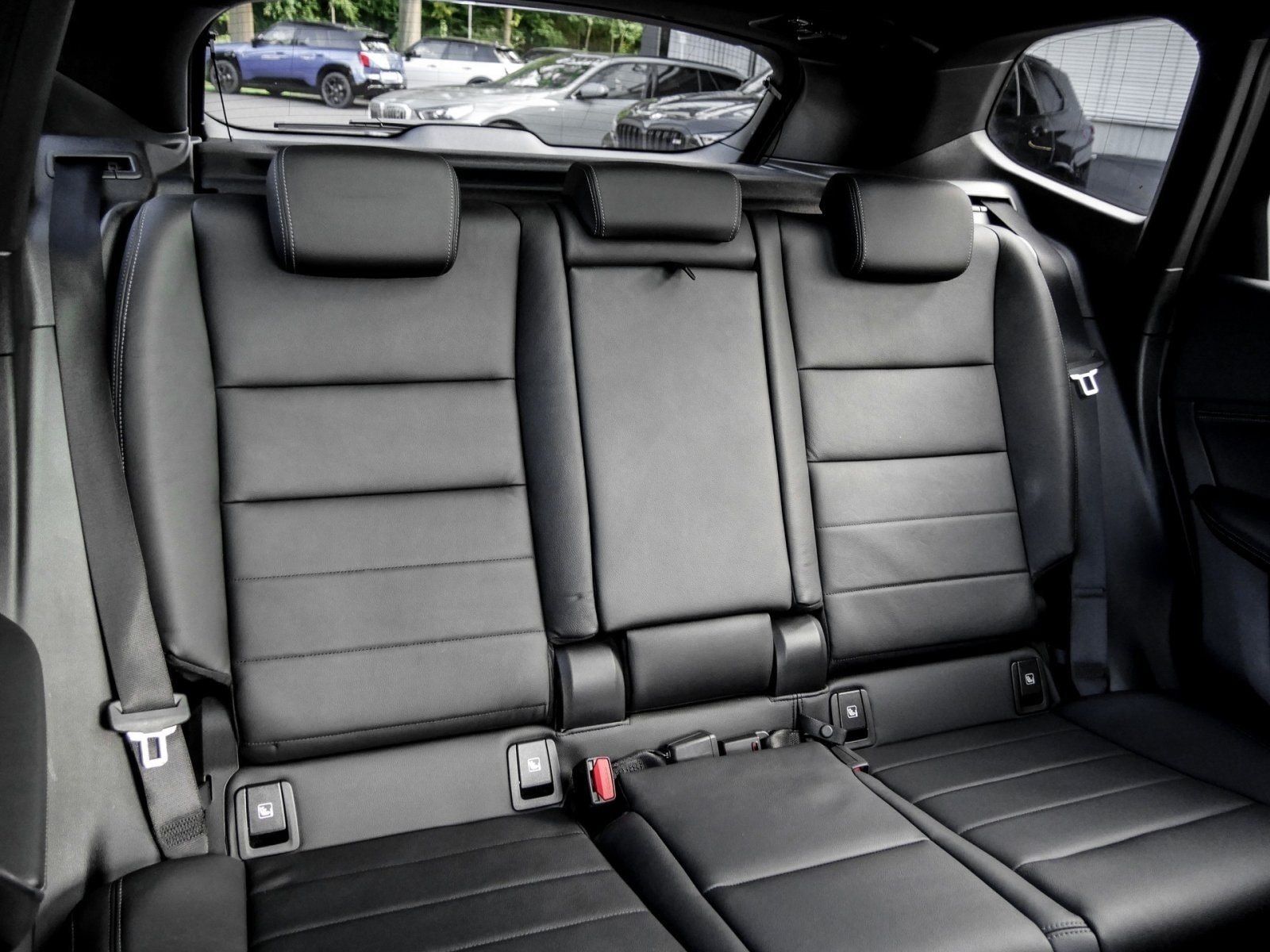 BMW iX1 xDrive30 M SPORT AHK HuD PANO H K DA PROF 36 foto 4