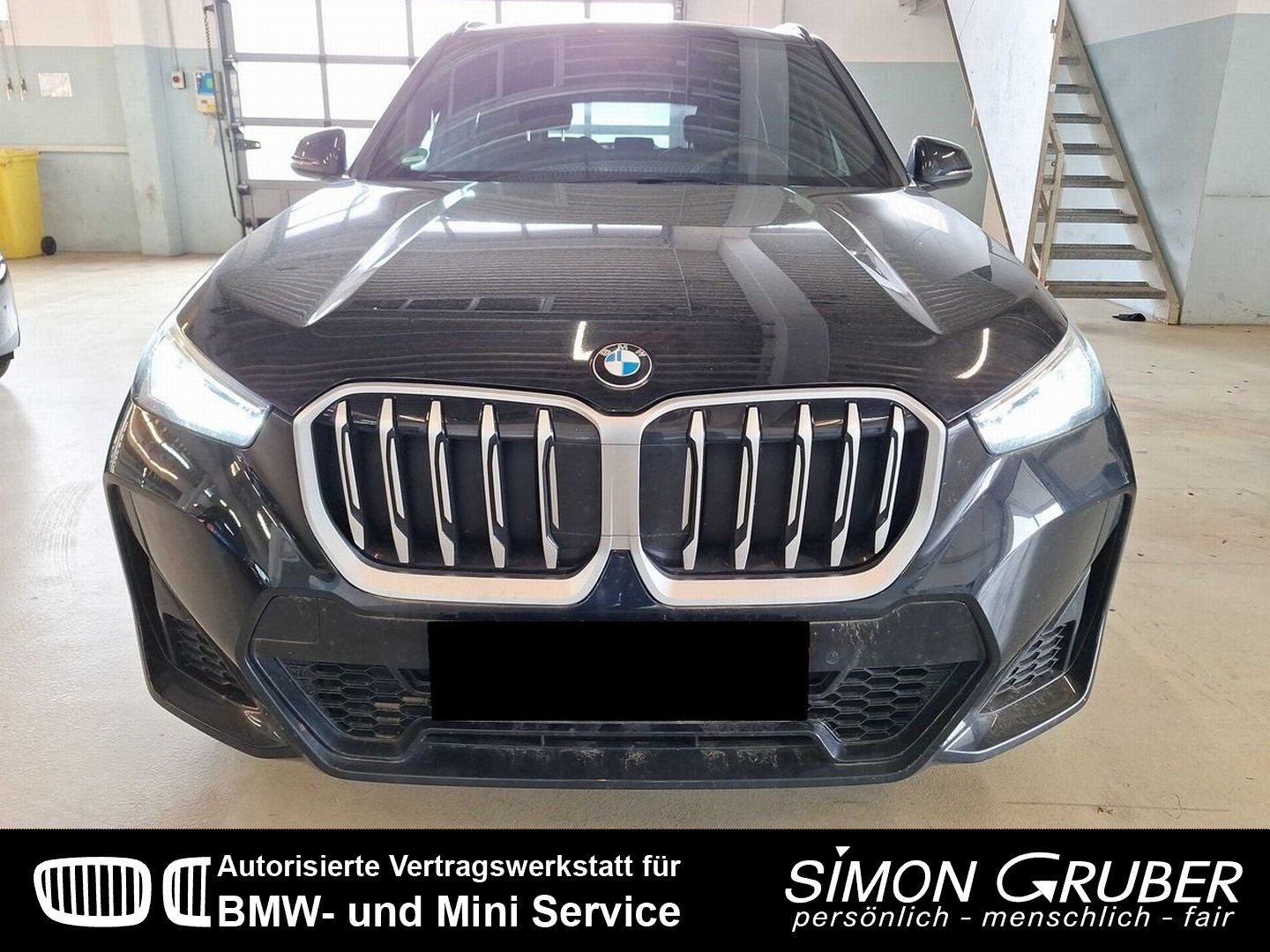Fahrzeugabbildung BMW X1 sDrive 18i M Sport Paket Panorama LED Kamera